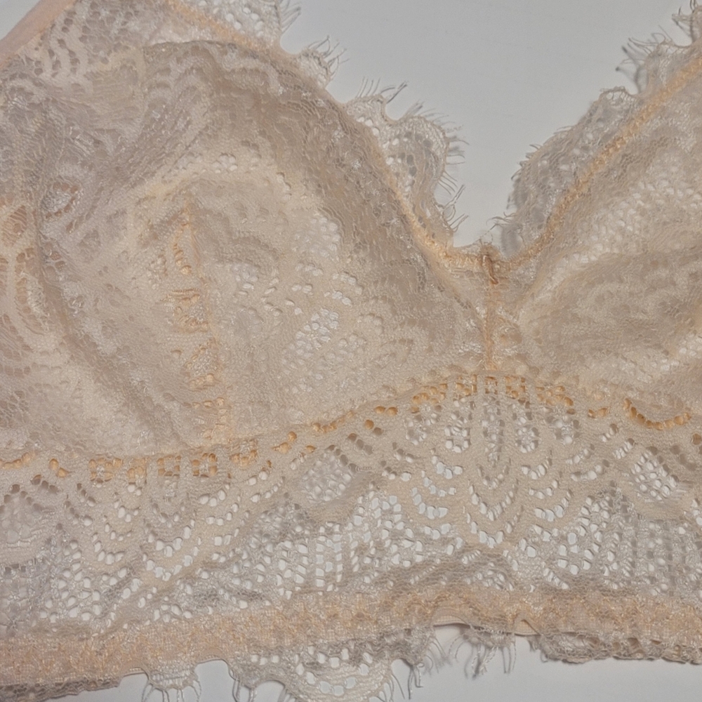 Peachy Pink lace bralette - Picture 3 of 4